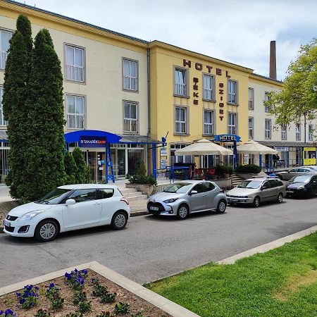 Hotel Beke Sziget 콤로 외부 사진