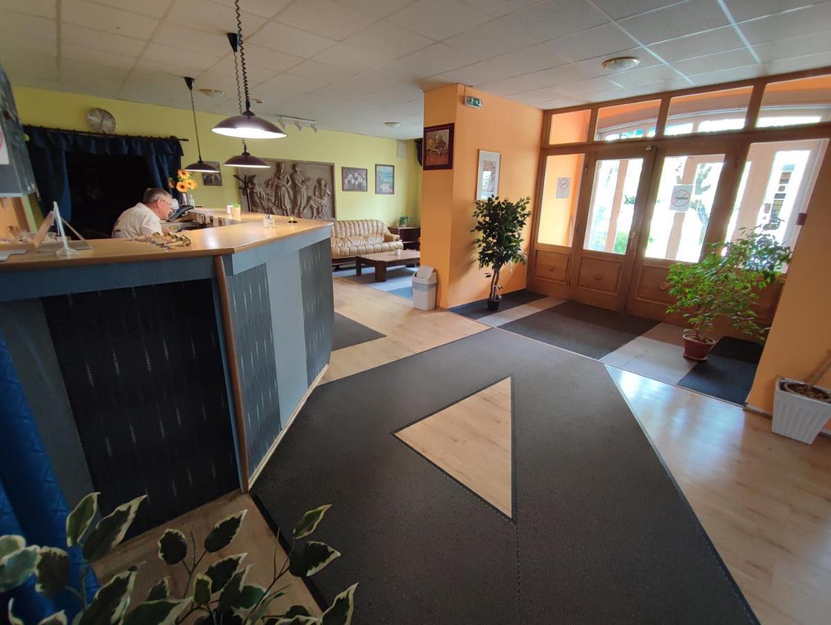 Hotel Beke Sziget 콤로 외부 사진